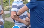 Napadnut novinar portala Mašina ispred sedišta SNS u Zemun Polju